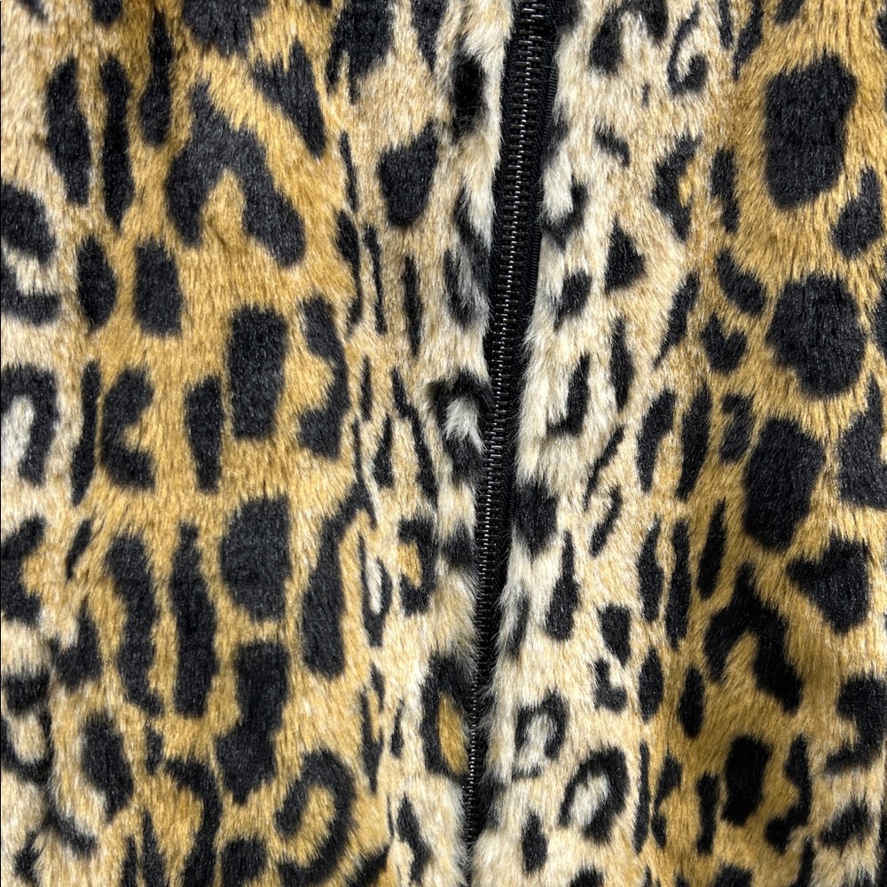 Leopard Print Fuzzy Bomber Jacket - Picture 5 of 6